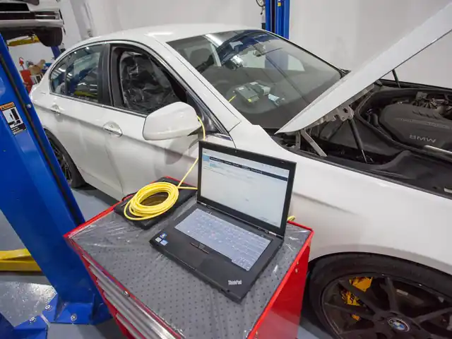 Laptop running a transmission diagnostic test on a BMW